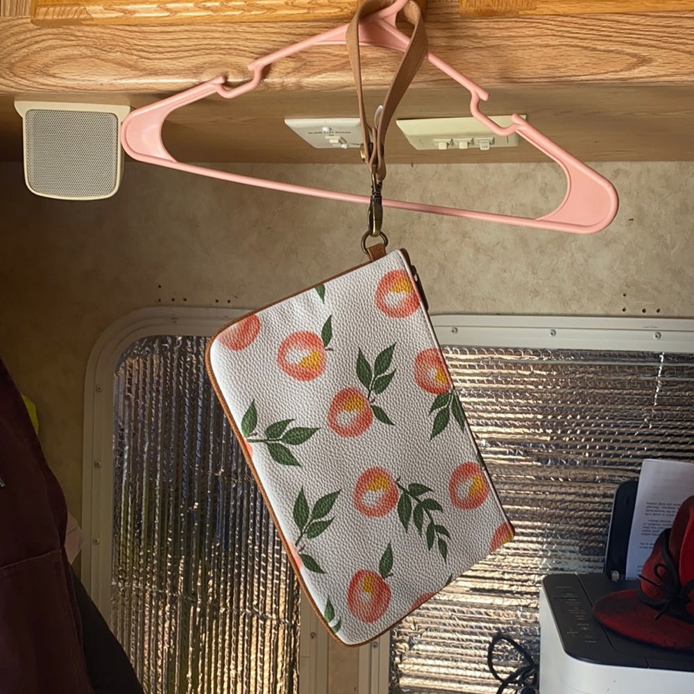 Mini wristlet bag